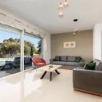 Mika Villa