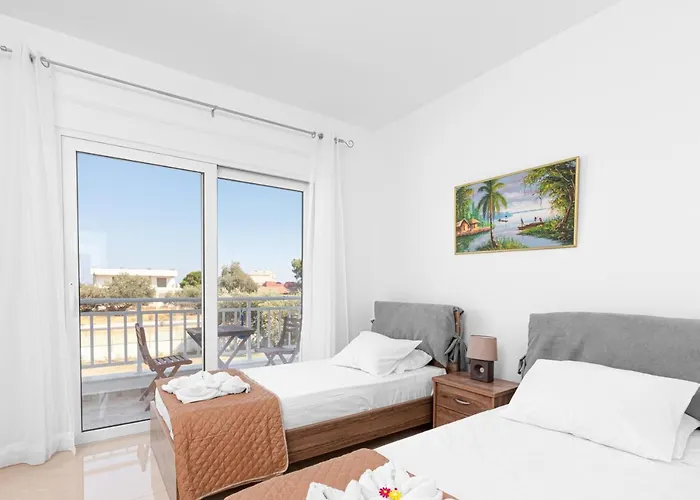 Mika 빌라 아판토우